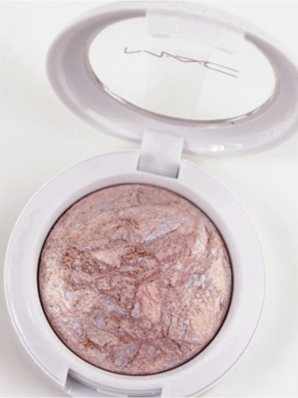 MAC Snow Season Mineralize Eye Shadow